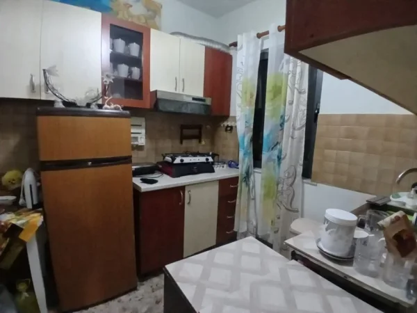 Tirane, jepet me qera apartament 1+1+Aneks Kati 1, 80 m² 500 € (rruga durresit)