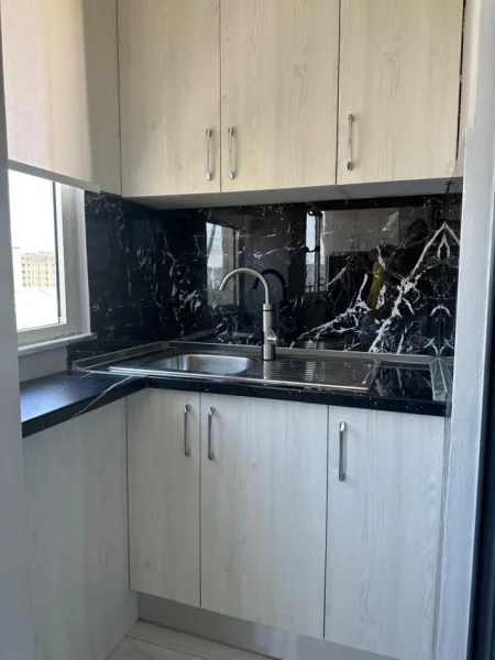 Tirane, jepet me qera apartament 2+1 Kati 7, 80 m² 650 € (Brryli)