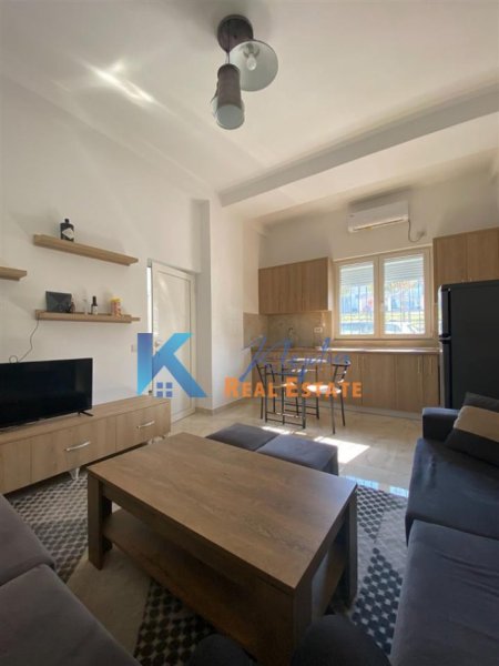 Tirane, jepet me qera apartament 1+1 Kati 0, 45 m² (Rruga e Elbasanit, afer shkolles Osman Myderizi)