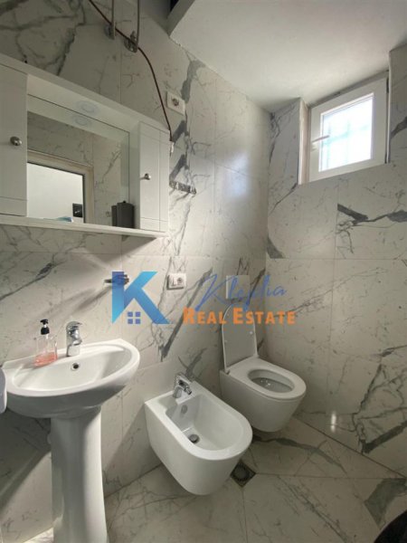 Tirane, jepet me qera apartament 1+1 Kati 0, 45 m² (Rruga e Elbasanit, afer shkolles Osman Myderizi)