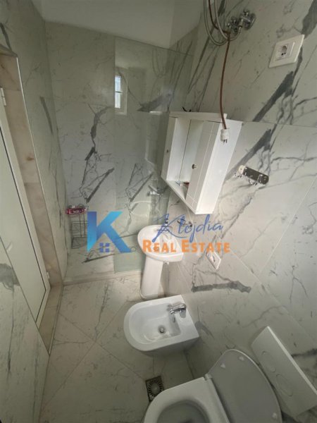 Tirane, jepet me qera apartament 1+1 Kati 0, 45 m² (Rruga e Elbasanit, afer shkolles Osman Myderizi)