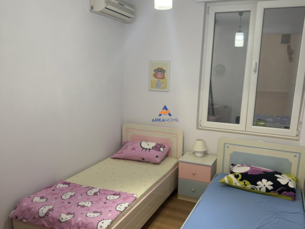 Tirane, jepet me qera apartament 2+1+Ballkon Kati 3, 90 m² 561 € (TE BRRYLI)