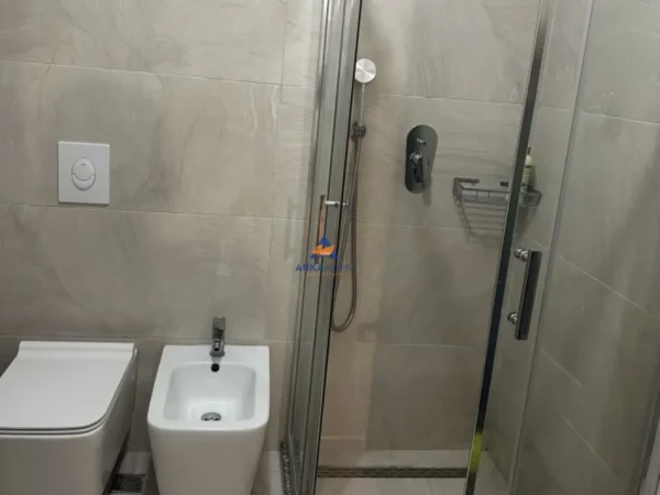 Tirane, jepet me qera apartament 2+1+Ballkon Kati 3, 90 m² 561 € (TE BRRYLI)