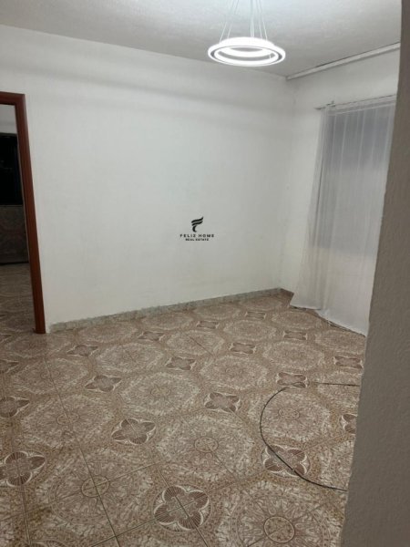 Tirane, jepet me qera apartament 1+1+Ballkon Kati 8, 65 m² 400 € (PALLATI ME SHIGJETA)
