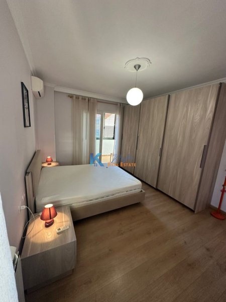 Tirane, jap me qera apartament 2+1+Ballkon Kati 1, 117 m² (Xhamia e Tabakeve)
