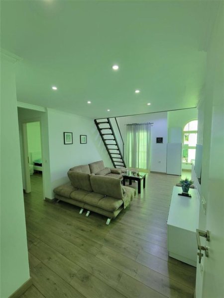 Tirane, jepet me qera apartament 2+1 Kati 3, 80 m² 500 € (Zogu i zi, prane bllokut te ambasadave)