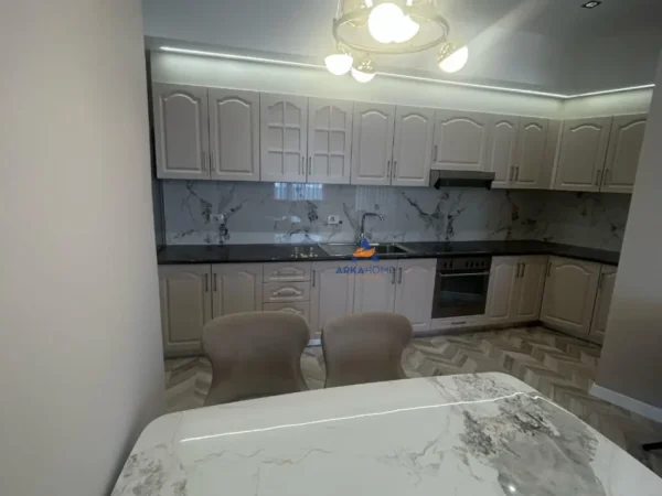 Tirane, shitet apartament 2+1+Ballkon Kati 7, 120 m² 360.000 € (9 KATESHET,QENDER)