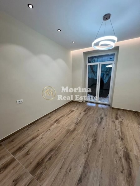 Tirane, jepet me qera ambjent biznesi Kati 1, 30 m² 800 € (Drejtoria e Policise)
