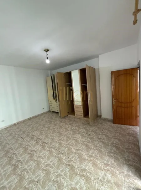Tirane, shitet 3+1+Ballkon , 120 m² 248.000 € (Komuna Parisit)