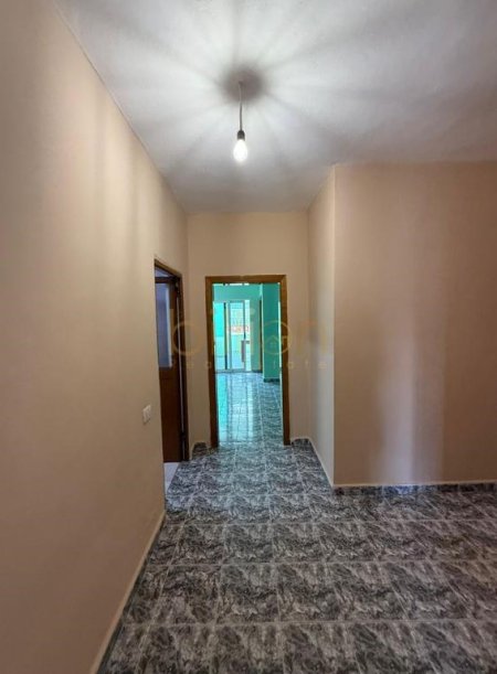 Tirane, shitet 3+1+Ballkon , 120 m² 258.000 € (Komuna Parisit)