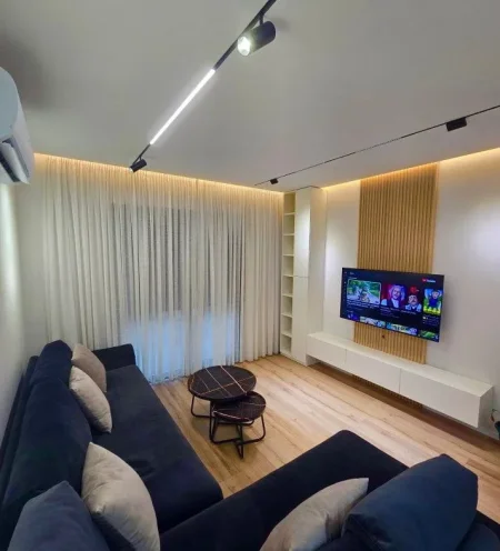 Tirane, jepet me qera apartament 2+1+Ballkon Kati 4, (rruga xhanfize keko)