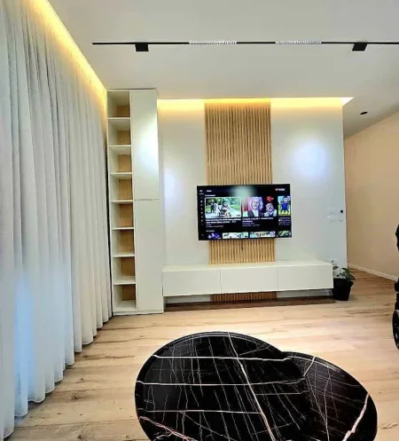 Tirane, jepet me qera apartament 2+1+Ballkon Kati 4, (rruga xhanfize keko)