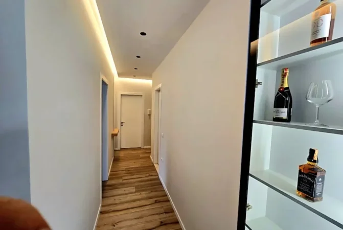 Tirane, jepet me qera apartament 2+1+Ballkon Kati 4, (rruga xhanfize keko)