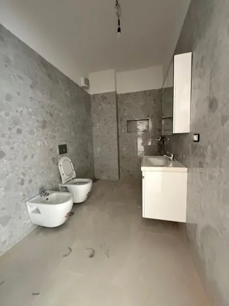 Tirane, jepet me qera apartament 1+1 Kati 3, 70 m² 400 € 