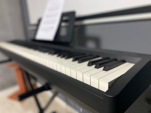 Tirane, shes Organo Roland FP-10, 88 taste të rënduara (weighted keys) 500 €