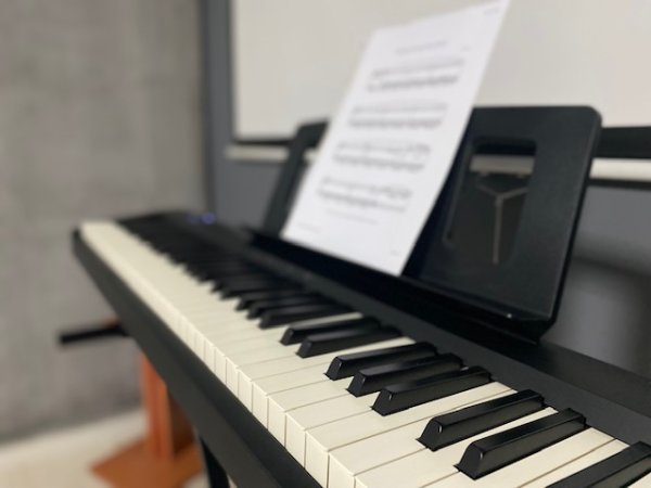 Tirane, shes Organo Roland FP-10, 88 taste të rënduara (weighted keys) 500 €