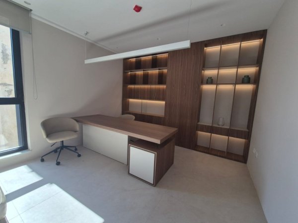 Tirane, jepet me qera ambjent biznesi Kati 2, 100 m² 1.500 € (MYSLYM SHYRI)