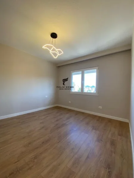 Tirane, jepet me qera zyre Kati 7, 130 m² 2.000 € (BLLOK)