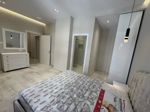 Tirane, jepet me qera apartament 2+1 Kati 4, 100 m² 1.100 € (vasil shanto)