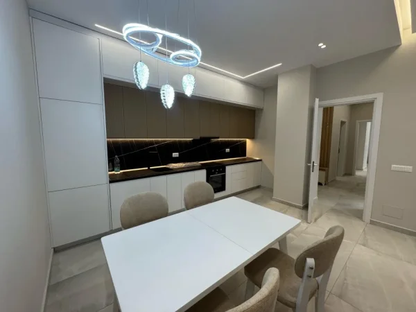 Tirane, jepet me qera apartament 2+1 Kati 4, 100 m² 1.100 € (vasil shanto)