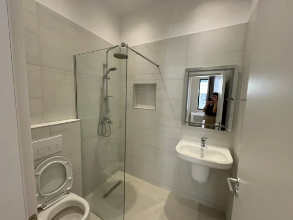 Tirane, jepet me qera apartament 2+1 Kati 4, 100 m² 1.100 € (vasil shanto)