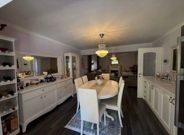 Tirane, jepet me qera zyre Kati 0, 120 m² 2.500 € (BLLOK)