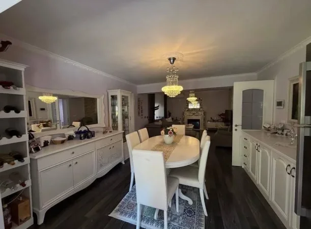 Tirane, jepet me qera zyre Kati 0, 120 m² 2.500 € (BLLOK)