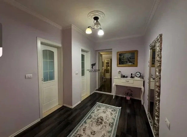 Tirane, jepet me qera zyre Kati 0, 120 m² 2.500 € (BLLOK)