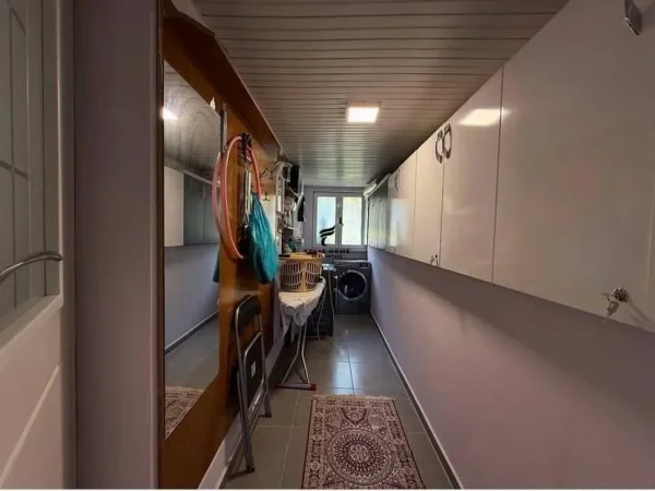 Tirane, jepet me qera zyre Kati 0, 120 m² 2.500 € (BLLOK)