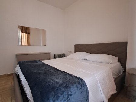 Tirane, jepet me qera apartament 2+1+2+Ballkon Kati 1, 85 m² 700 € (Don Bosko)