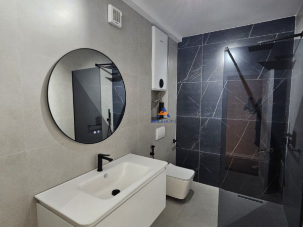 Tirane, jepet me qera apartament duplex 2+1+Ballkon Kati 4, 130 m² 1.300 € (NE QENDER)