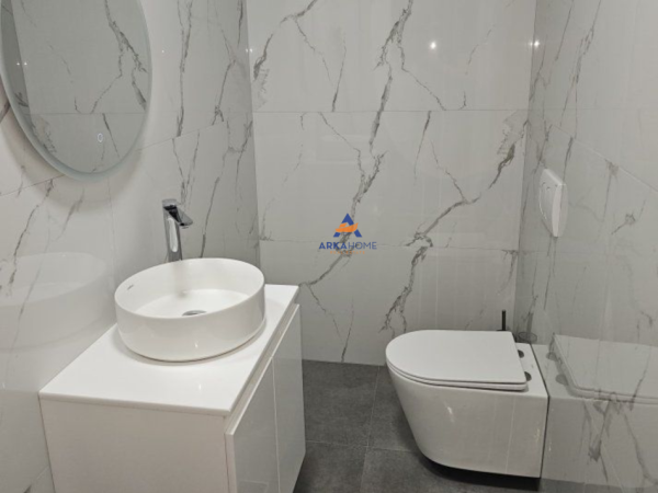 Tirane, jepet me qera apartament duplex 2+1+Ballkon Kati 4, 130 m² 1.300 € (NE QENDER)