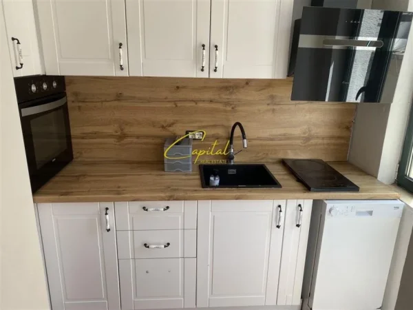 Tirane, jepet me qera zyre Kati 2, 51 m² 650 € (RRUGA NIKOLLA TUPE)