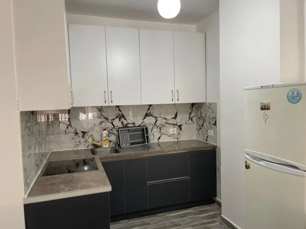 Tirane, jepet me qera apartament 1+1+Aneks+Ballkon Kati 6, 1 m² 450 € (astir)