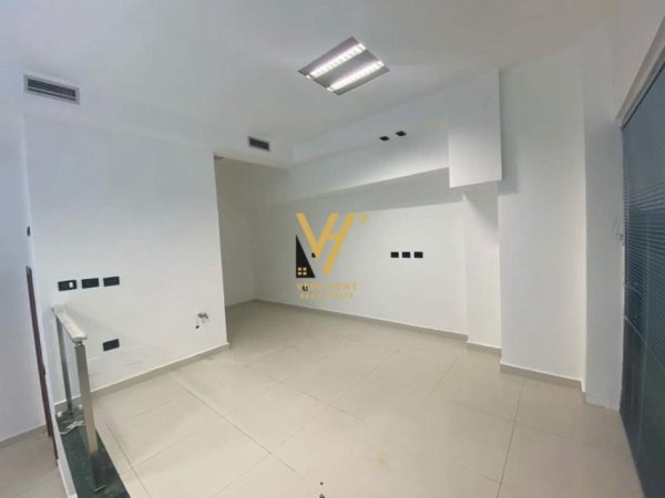 Tirane, jepet me qera dyqan Kati 0, 40 m² 250 € (KODRA E DIELLIT)