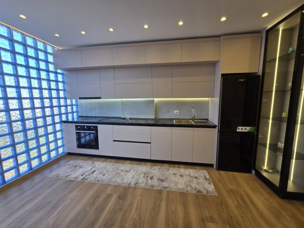 Tirane, shitet apartament 2+1+Ballkon , 109 m² 348.000 € 