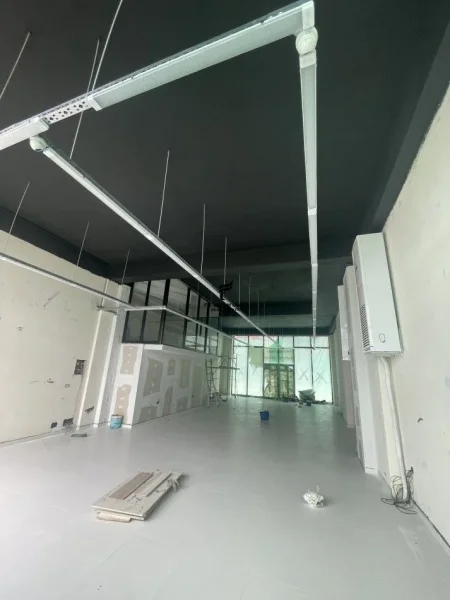 Tirane, jepet me qera magazine Kati 0, 141 m² 1.100 € (5 MAJI)