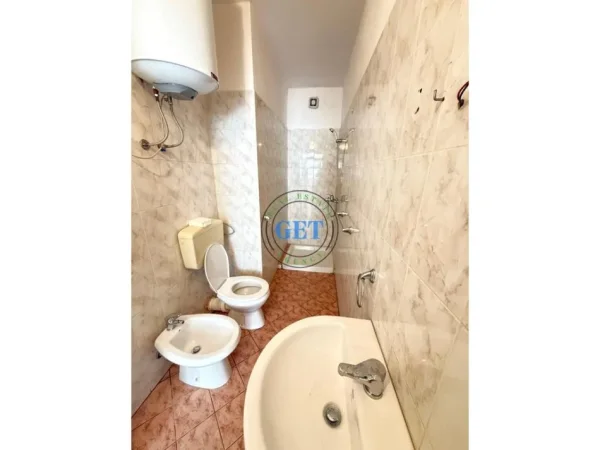 Durres, shitet garsonier 1+1 Kati 6, 