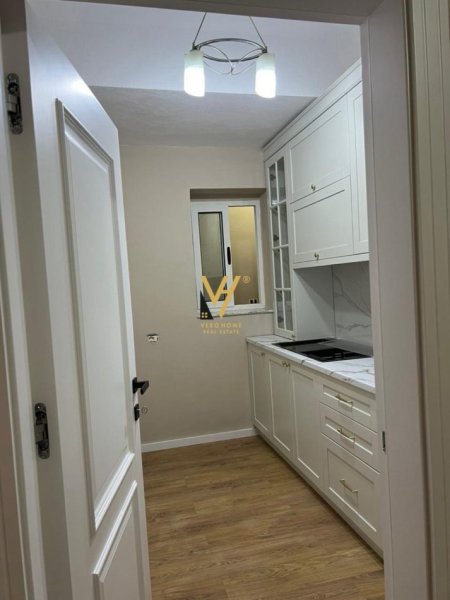 Tirane, jepet me qera apartament 1+1+Ballkon Kati 1, 65 m² 500 € (AMBASADA AMERIKANE)