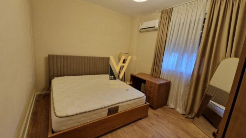 Tirane, jepet me qera apartament 1+1+Ballkon Kati 1, 65 m² 500 € (AMBASADA AMERIKANE)
