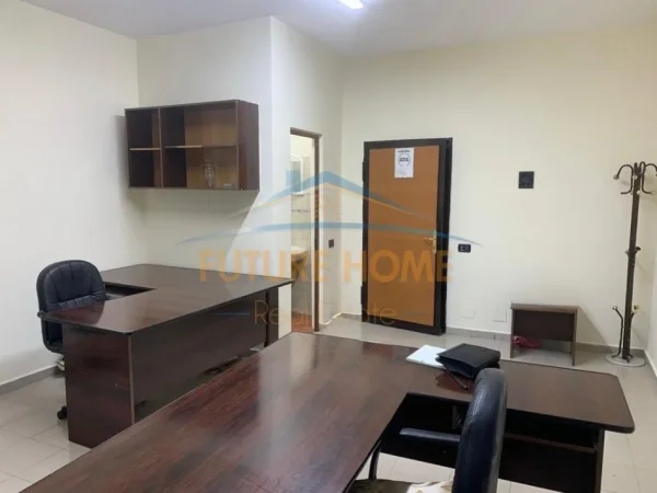 0683487469 Tirane, jepet me qera ambjent biznesi Kati 1, 30 m² 450 € (ISH EKSPOZITA)
