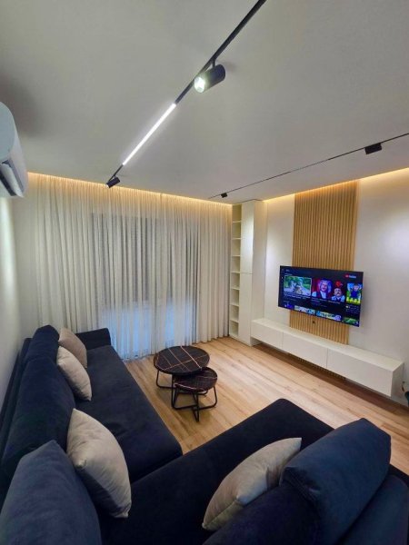 Tirane, jepet me qera apartament 2+1 Kati 4, 110 m² 1.000 € (porcelan)