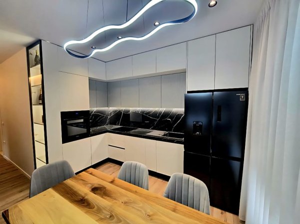 Tirane, jepet me qera apartament 2+1 Kati 4, 110 m² 1.000 € (porcelan)