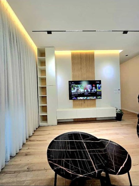 Tirane, jepet me qera apartament 2+1 Kati 4, 110 m² 1.000 € (porcelan)