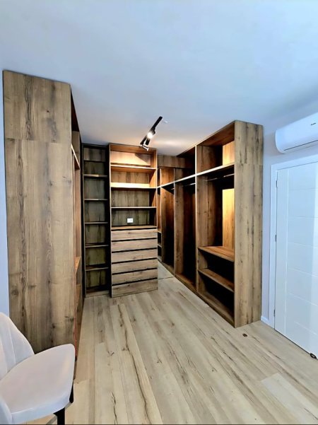 Tirane, jepet me qera apartament 2+1 Kati 4, 110 m² 1.000 € (porcelan)