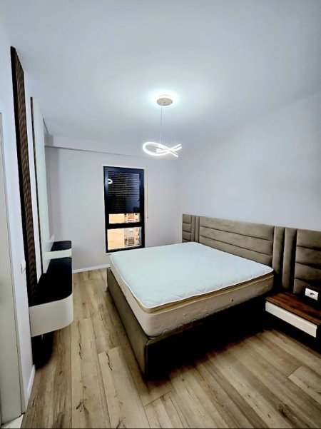 Tirane, jepet me qera apartament 2+1 Kati 4, 110 m² 1.000 € (porcelan)