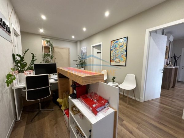 Tirane, jepet me qera zyre Kati 2, 187 m² 3.000 € 