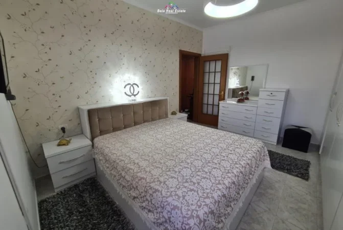 Tirane, jepet me qera apartament 1+1+Ballkon Kati 5, 70 m² 550 € (gjimnazi cajupi)