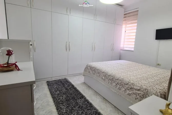 Tirane, jepet me qera apartament 1+1+Ballkon Kati 5, 70 m² 550 € (gjimnazi cajupi)