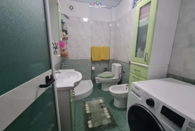 Tirane, jepet me qera apartament 1+1+Ballkon Kati 5, 70 m² 550 € (gjimnazi cajupi)